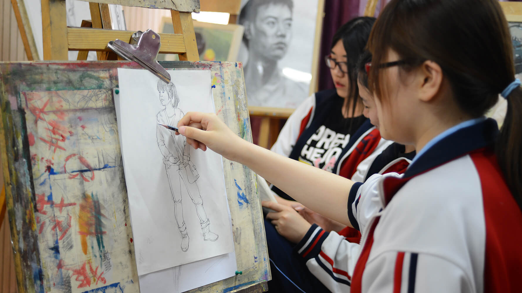 君谊美术：“文”“画”双修